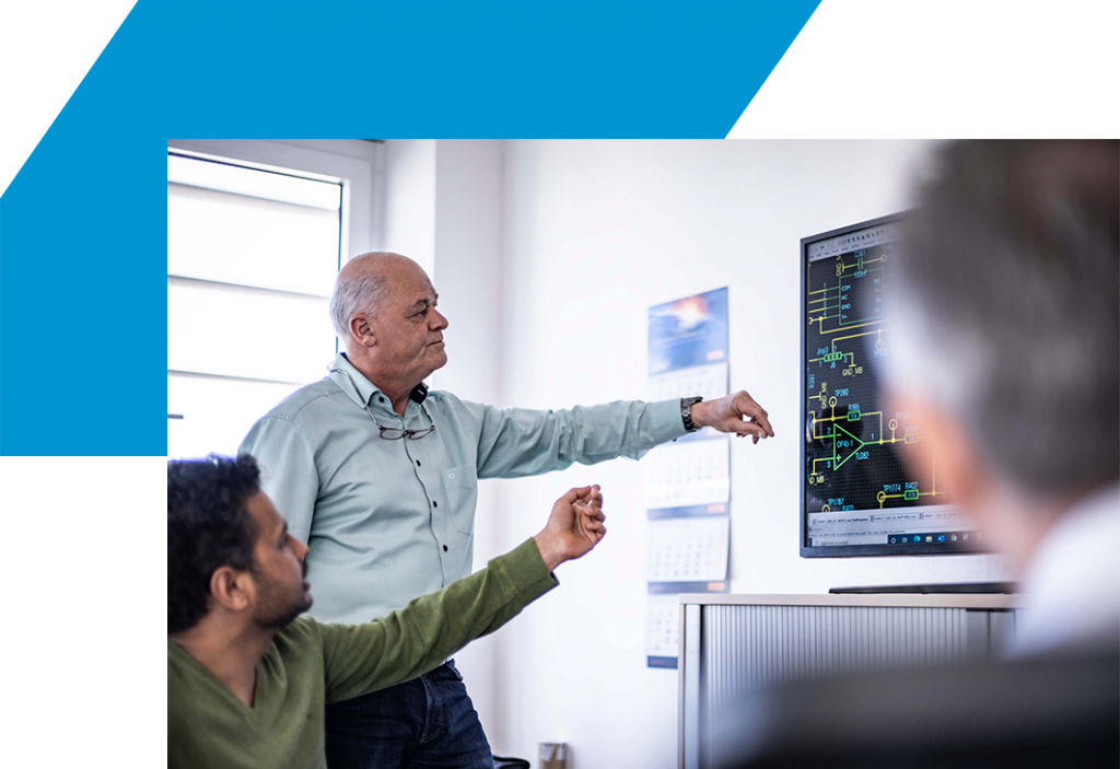 Two development engineers in front of a technical diagram